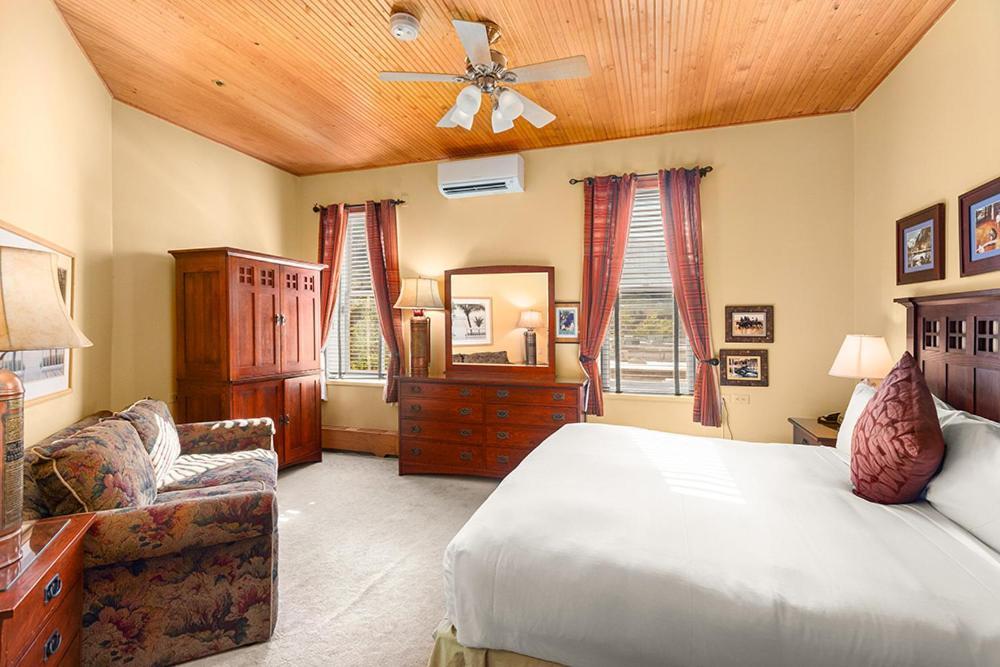 Independence Square 308, Top Floor Hotel Room With Ideal Downtown Location Aspen Dış mekan fotoğraf